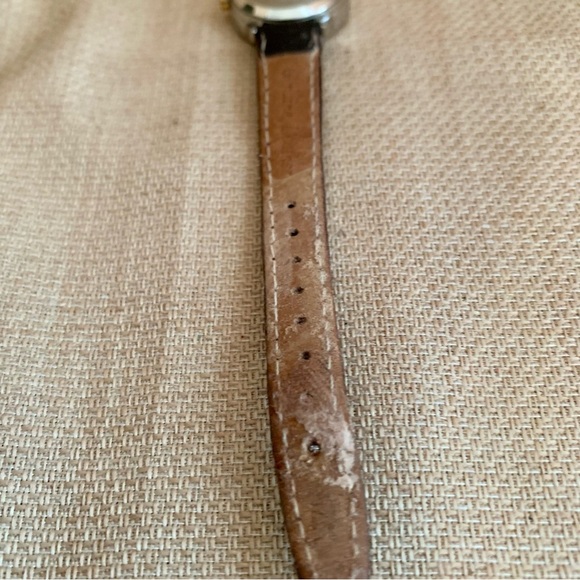 TIMEX Women's Vintage K8 Goldtone Watch - Picture 6 of 9